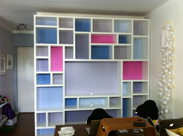 Completed! The unstacked smadsie bookshelf in all its glossy beautiful glory!